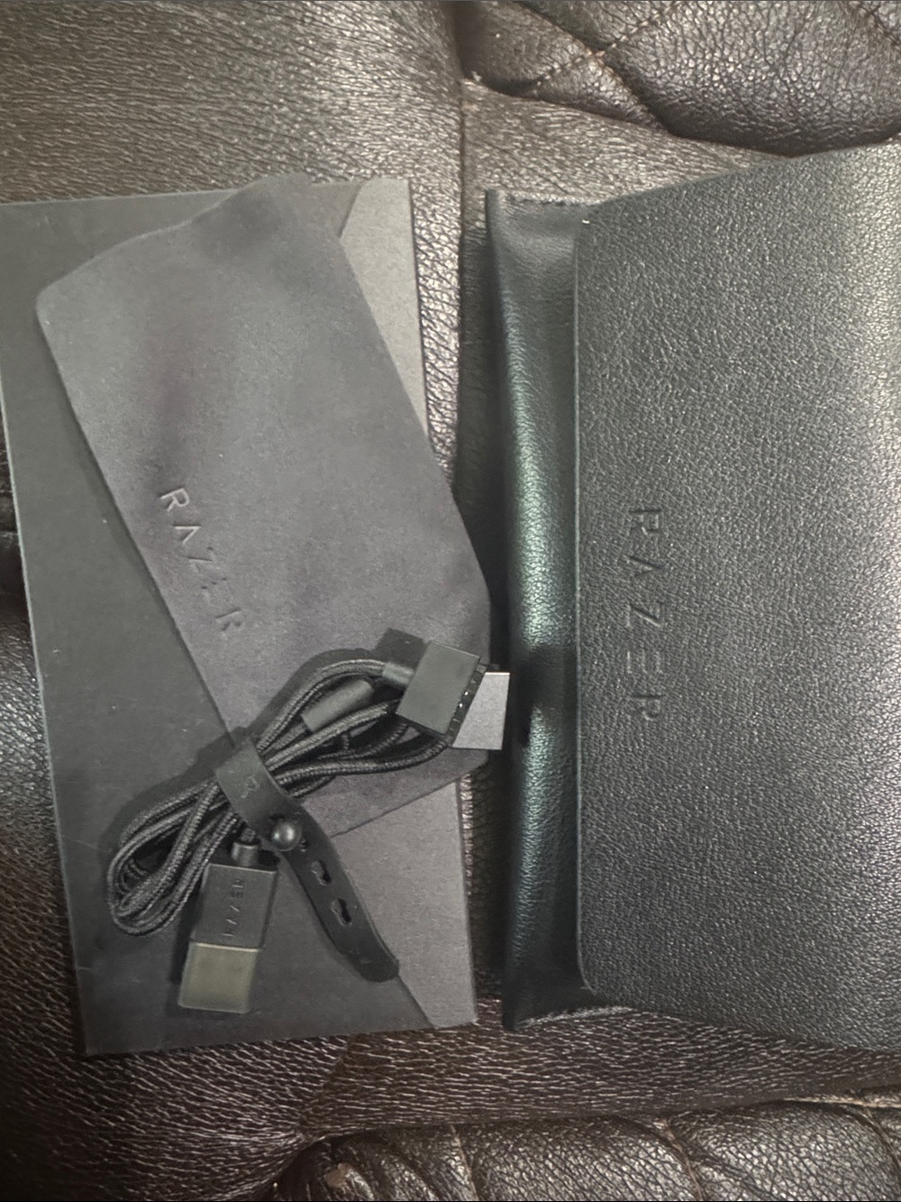Razer Black Braided USB-C Cable with Black Leather Carry Pouch Razer Anzu Smart